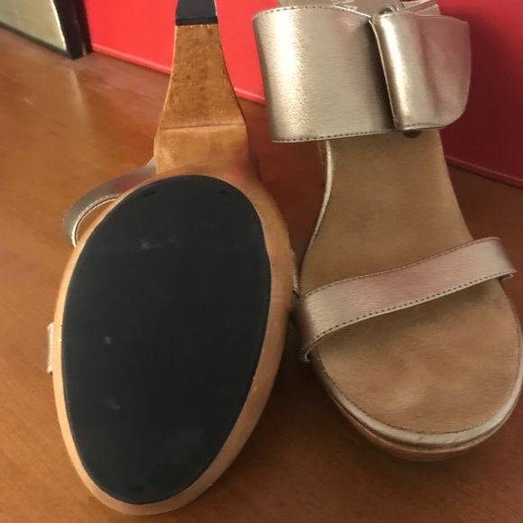 MICHAEL Michael Kors wooden heel platform sandal - Picture 3 of 3